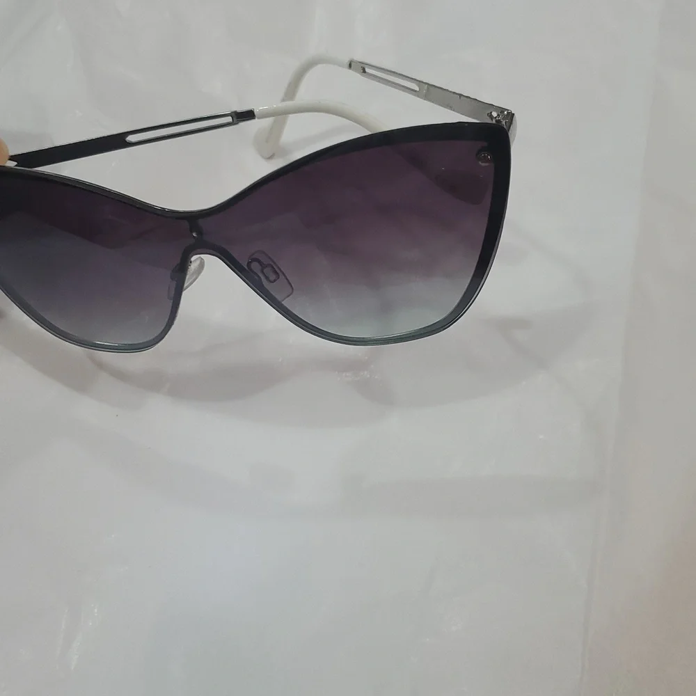 Jessica Simpson silver white frameless shield cat‎ eye gradient lens sunglasses